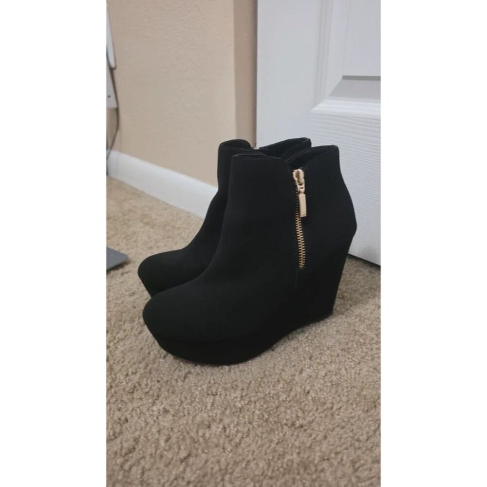 Report Black Boots 6